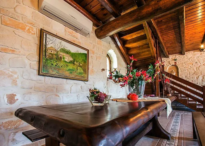 The Vivian - Luxury Stone Villa